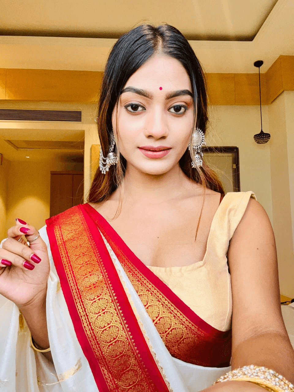 Kavya Housewife in Chennai for Escort Booking
